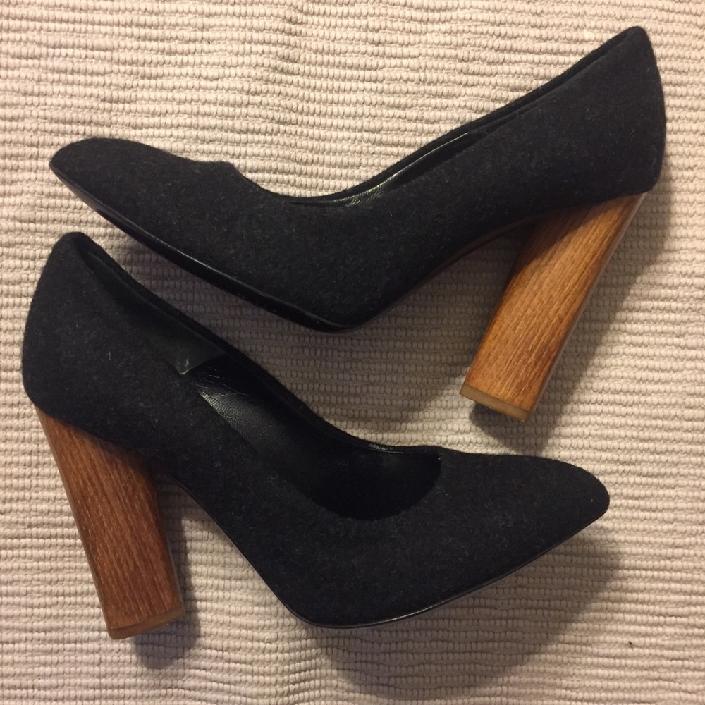 Yves Saint Laurent pumps
